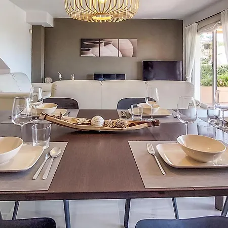 3 Bedroom Cozy In Malaga Holiday home *