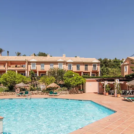 3 Bedroom Cozy In Malaga